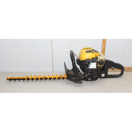 352 - JCB HT26 petrol hedge cutter