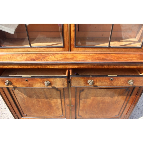 45A - A superb quality early 19th century mahogany bookcase with cupboard separated with 2 drawers, with f... 