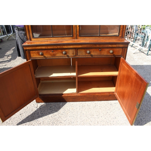 45A - A superb quality early 19th century mahogany bookcase with cupboard separated with 2 drawers, with f... 