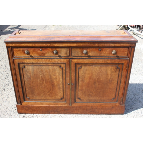 45A - A superb quality early 19th century mahogany bookcase with cupboard separated with 2 drawers, with f... 