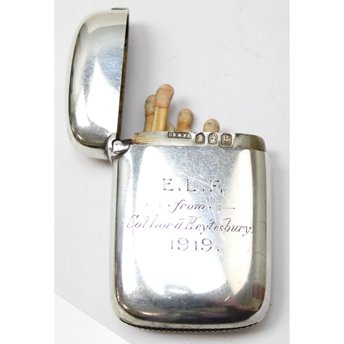 1015 - A rare Britannia standard (0.958) silver vesta case, London 1902 by Cornelius Desormeaux Saunders & ... 