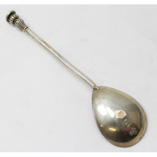 1065 - An early 17th century style seal topped spoon, London 1968 by Payne & Son of Oxford, approx 13cm lon... 