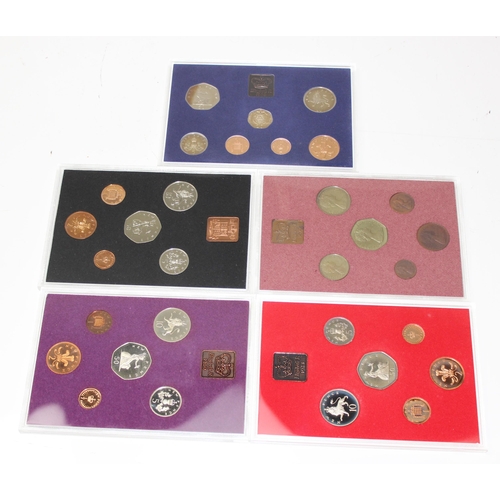 1256 - 13 Royal Mint Coinage of Great Britain & Norther Ireland proof sets in cases, 1970 to 1982 inclusive... 