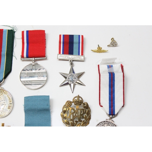 1445 - Qty of assorted militaria, medals and badges, mainly RAF related, Veterans medal named to 5032710 F/... 