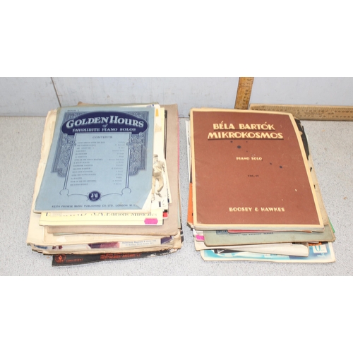 560A - Qty of vintage sheet music to include Christmas carols and folk duets