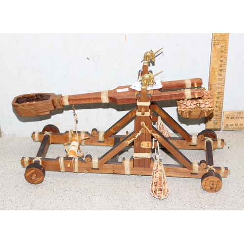 1410 - Wooden scratch-built model of a Norman trebuchet, approx 22cm tall