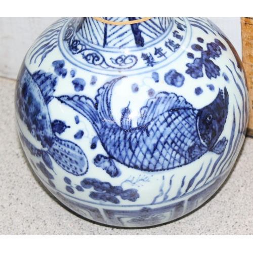 1666 - An antique style Chinese blue and white vase decorated with fish, approx 25cm tall