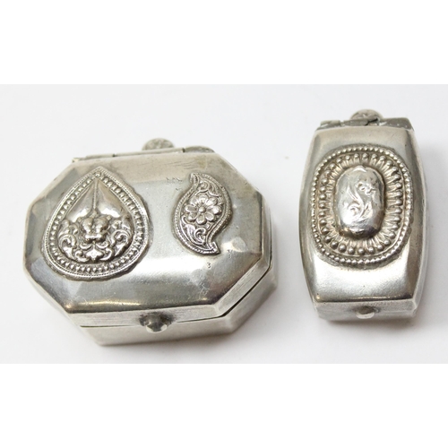 1027 - 2 small silver pill boxes, possibly Indian, unmarked but both XRF test approx 85% pure silver, both ... 