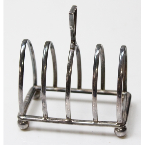 1040 - An Art Deco period silver 4 slice toast rack, London 1938 by Robert Pringle, approx 49.67g gross