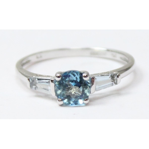 1116 - 9ct white gold ring set with a central blue stone, likely a Topaz and flanked by 2 baguette cut whit... 