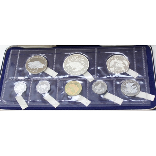 1227 - 1976 Republic of Seychelles Independence silver proof and other coin set, boxed with paperwork by Sp... 