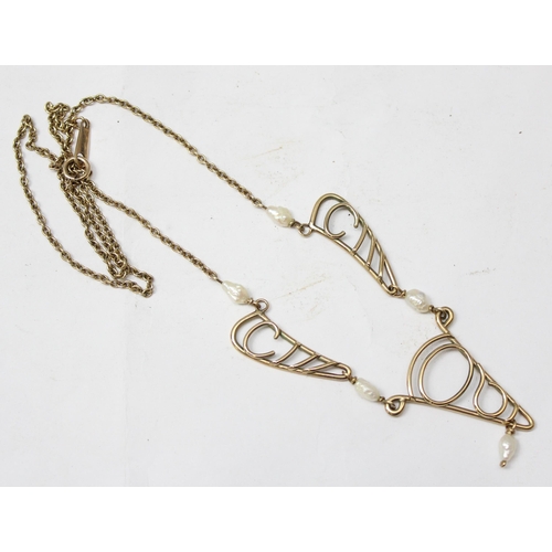 1113 - 9ct gold retro style necklace decorated with retro goldwork and baroque pearls, marked to clasp, app... 