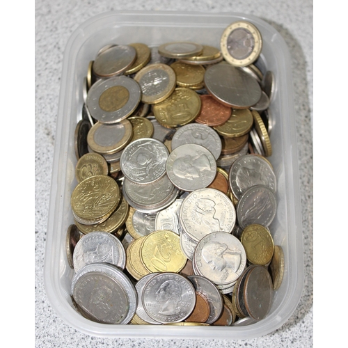 1299 - Qty of assorted mixed world coins, approx 1.6kg gross