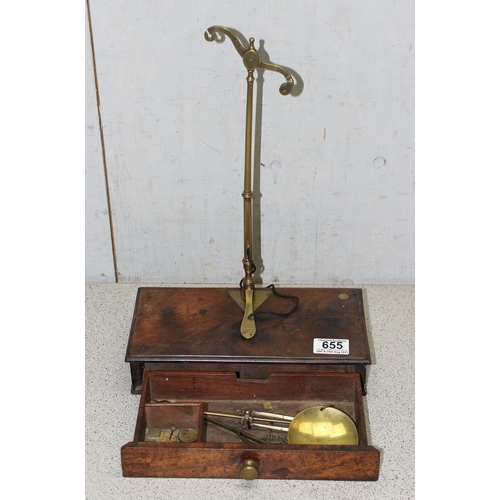 1713A - A set of antique mahogany and brass travelling apothecary scales by De Grave, Short & Fanner, with s... 