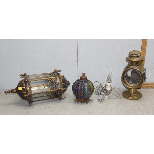 240 - 5 lamps: A vintage brass lamp with brass shade with beadwork edging, approx 30cm tall and 3 assorted... 