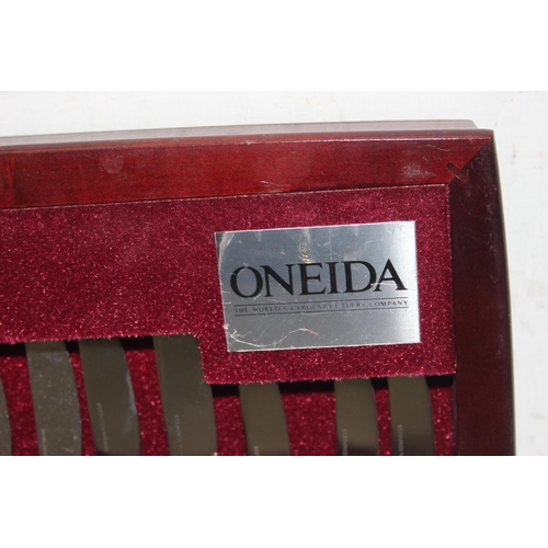 1067 - Vintage Oneida stainless steel part cutlery set in wooden box