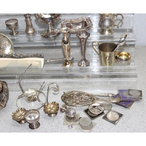 1068 - Qty of mostly silver plated items to include a solid silver pepper pot and dressing table set approx... 