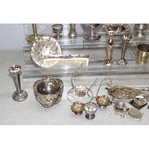 1068 - Qty of mostly silver plated items to include a solid silver pepper pot and dressing table set approx... 