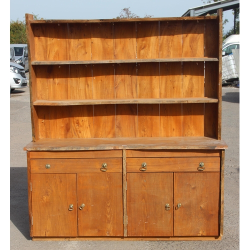 146 - A large vintage hand made rustic elm dresser, plate rack over 2 drawers over 4 cupboard doors, rusti... 