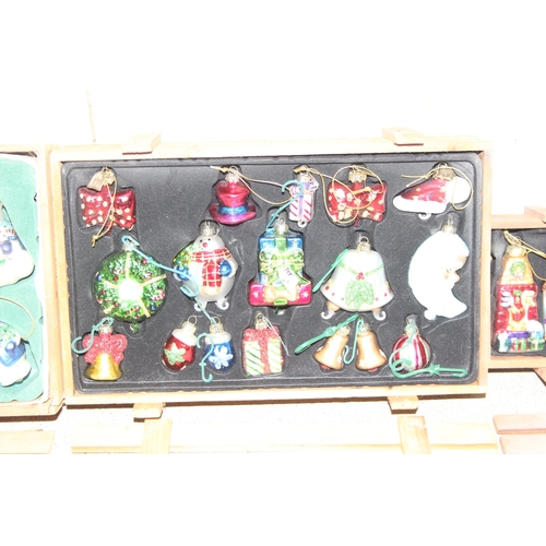 1808 - 3 boxes of Thomas Pacconi Classics Christmas tree decorations