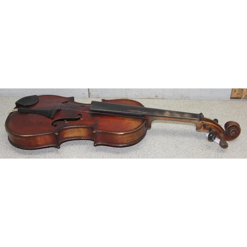 622 - An antique violin in wooden case, the violin stamped Perry Dublin to reverse, a hand written in labe... 