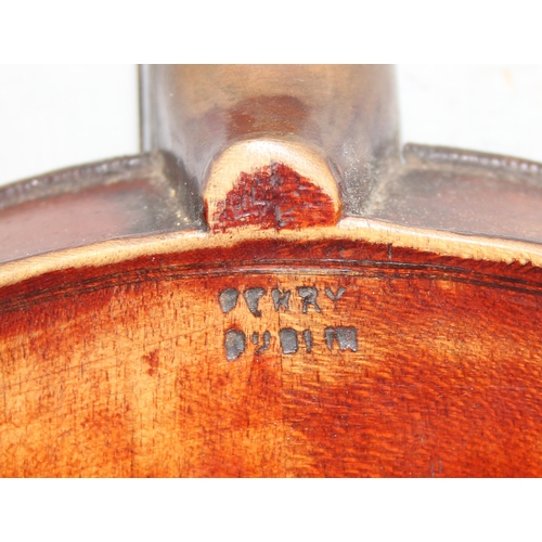 622 - An antique violin in wooden case, the violin stamped Perry Dublin to reverse, a hand written in labe... 