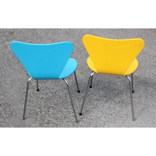 160 - 2 Arne Jacobsen 3107 style retro bentwood and chrome chairs, blue and yellow