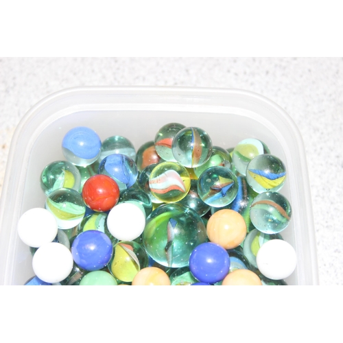 1533 - Tub of vintage glass marbles