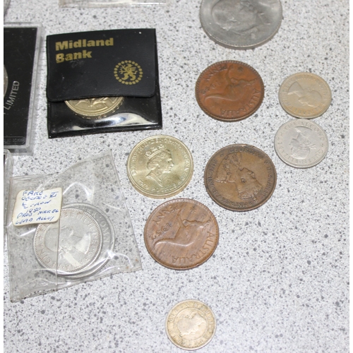 1214 - Qty of assorted coins to inc commemorative crowns, £2 coins, coronation medallion etc