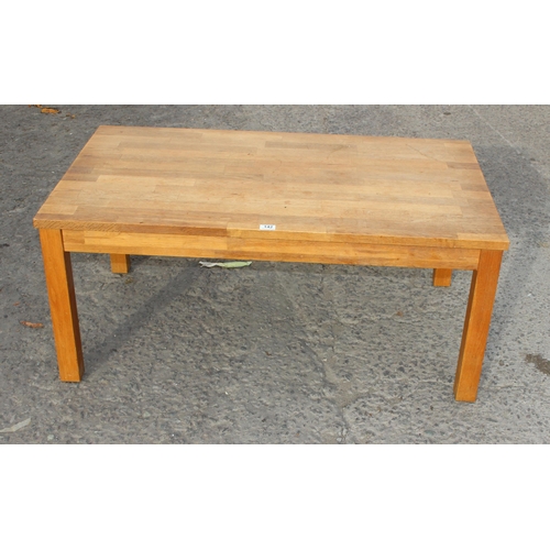 142 - A good quality modern oak coffee table with detachable legs, approx 118cm wide x 73cm deep x 57cm ta... 