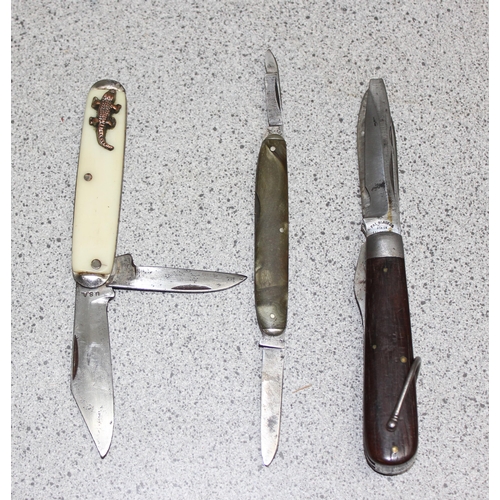 1430 - 3 x American penknives to incl Pocketeze, and one with crocodile decoration