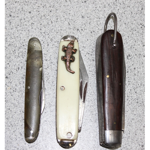 1430 - 3 x American penknives to incl Pocketeze, and one with crocodile decoration