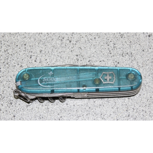 1437 - Victorinox scout knife in blue case