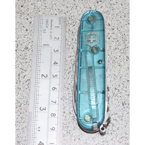 1437 - Victorinox scout knife in blue case