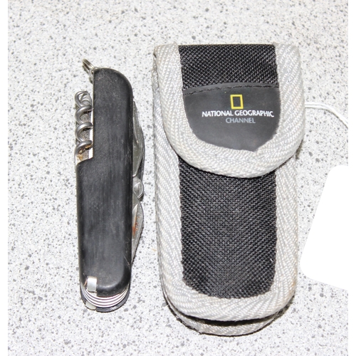 1442 - National Geographic camping knife in case