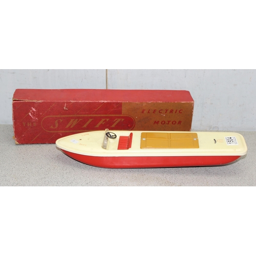 1504 - A vintage Swift by Harold Flory tin plate model boat in box