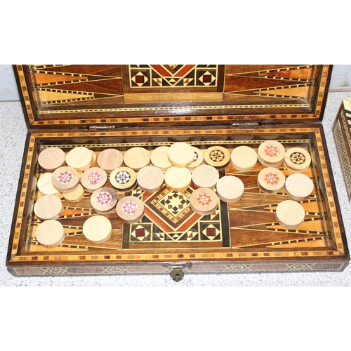 1515 - A Lebanese inlaid backgammon set and inlaid mother of pearl box