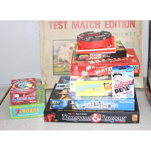 1529 - Qty of boardgames & games to include table cricket Subbuteo & Dungeons & Dragons