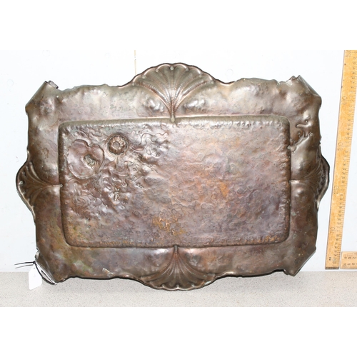 1615 - A superb quality Art Nouveau or Arts & Crafts period embossed copper serving tray c.1900, the tray e... 