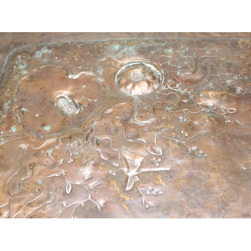 1615 - A superb quality Art Nouveau or Arts & Crafts period embossed copper serving tray c.1900, the tray e... 