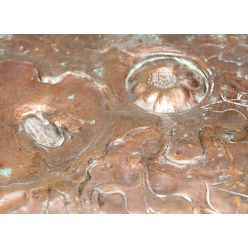 1615 - A superb quality Art Nouveau or Arts & Crafts period embossed copper serving tray c.1900, the tray e... 