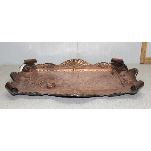 1615 - A superb quality Art Nouveau or Arts & Crafts period embossed copper serving tray c.1900, the tray e... 