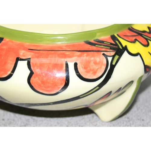 1625 - Replica version of an Art Deco Clarice Cliff Bizarre pattern fruit bowl approx 20cm diameter