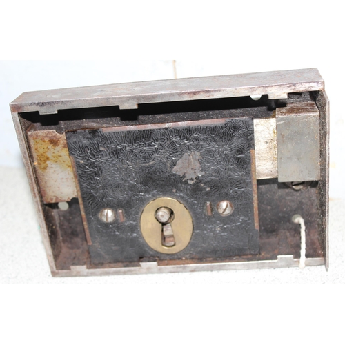 1704 - Antique steel lock plate with key