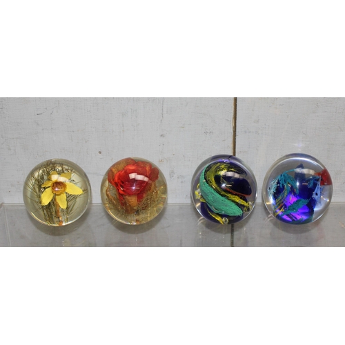 1706 - Qty of paperweights to include examples by Hafod Grange