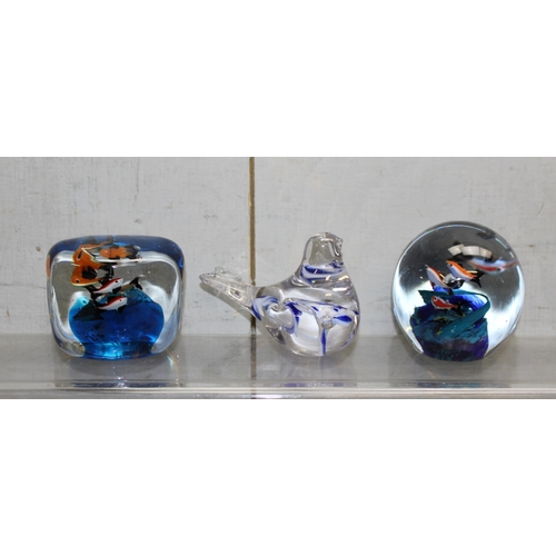 1706 - Qty of paperweights to include examples by Hafod Grange