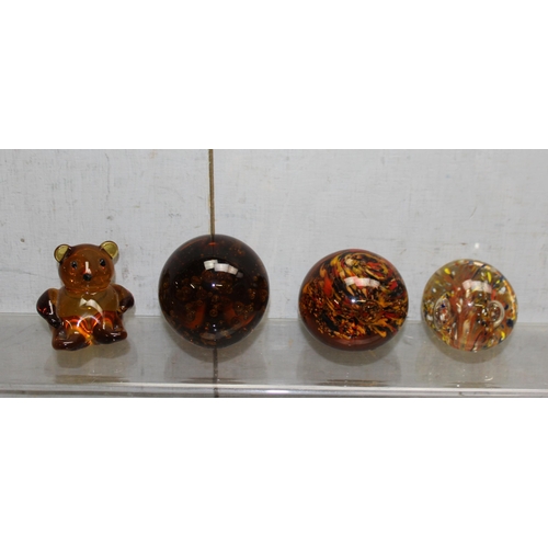 1706 - Qty of paperweights to include examples by Hafod Grange