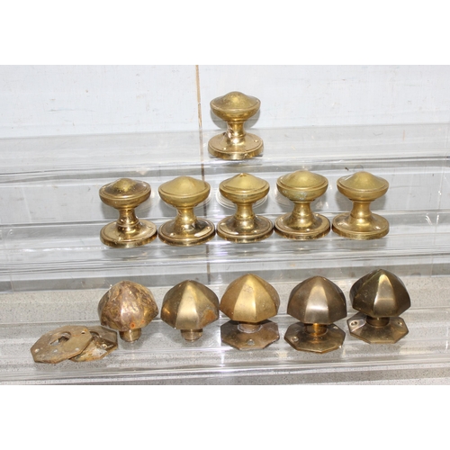 1707 - Qty of brass door knobs with varying designs