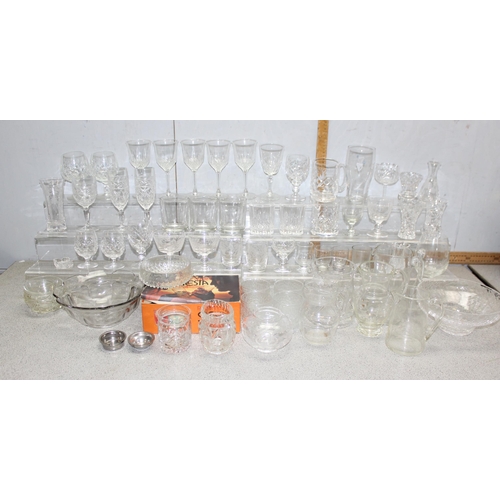 1708 - 2 boxes of various glassware