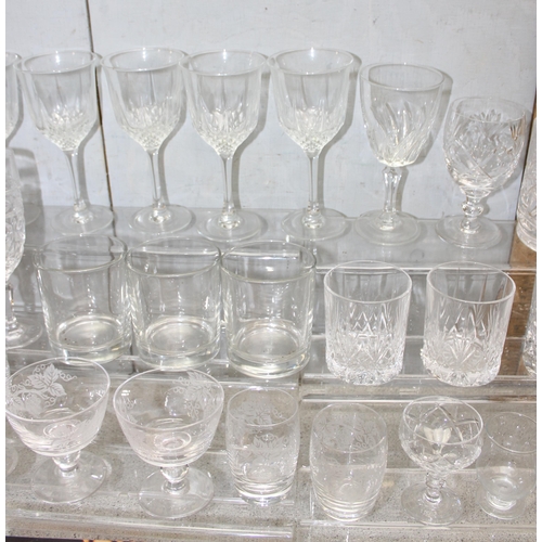 1708 - 2 boxes of various glassware